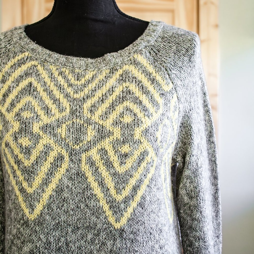 Maurices Grey Knit Pullover Sweater with Yellow Geometric Detail Size S - Picture 2 of 9